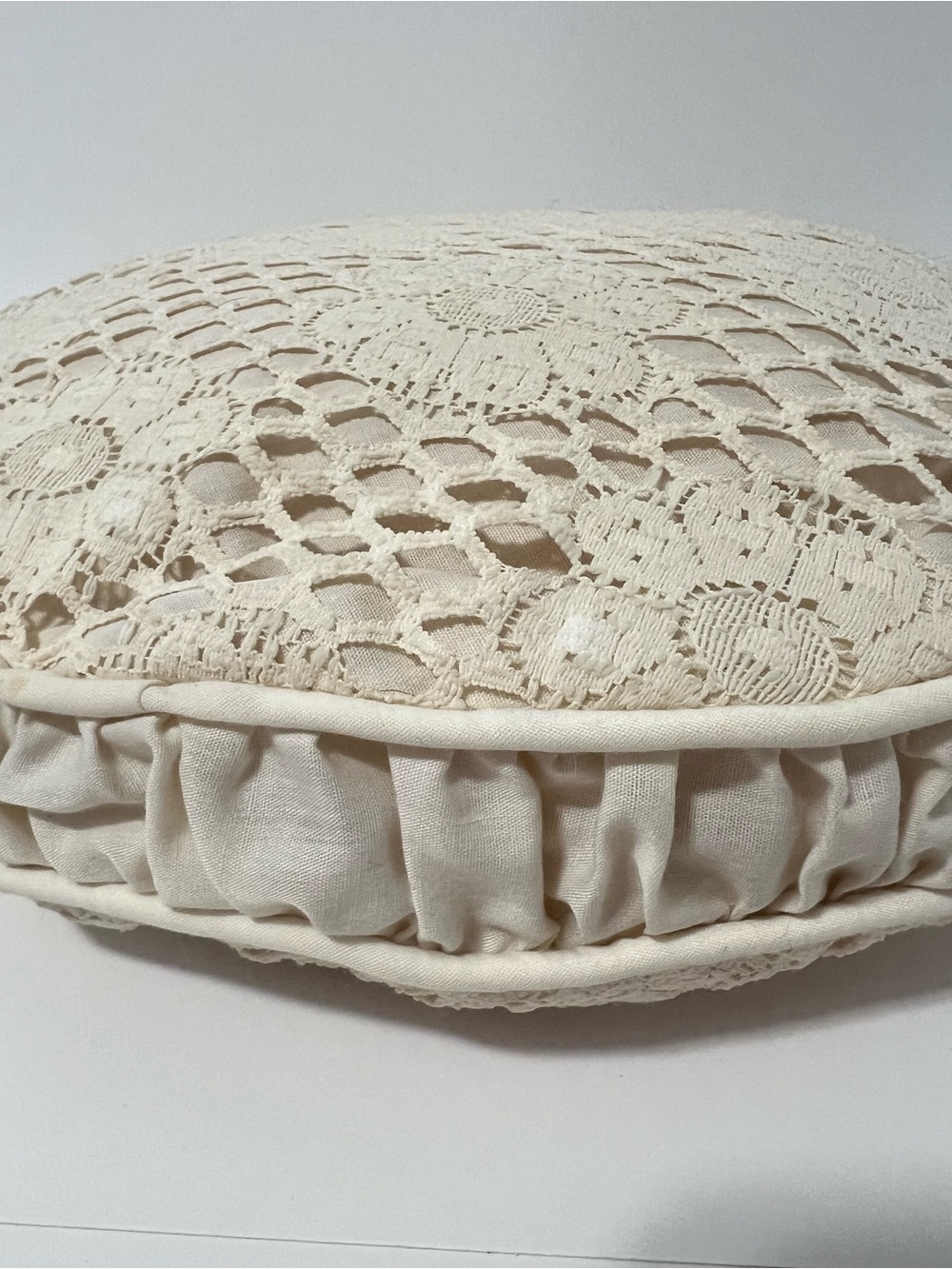 Vintage Crochet Lace Boho Cottagecore Grannycore Round Throw Pillow Cream - Picture 3 of 8